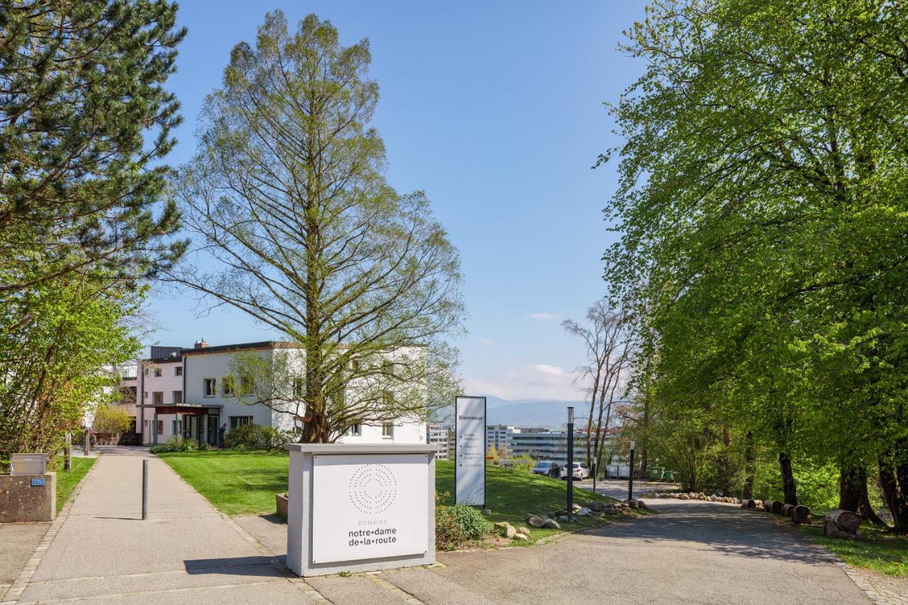 Le Domaine Hotel Villars-Sur-Glane Bagian luar foto